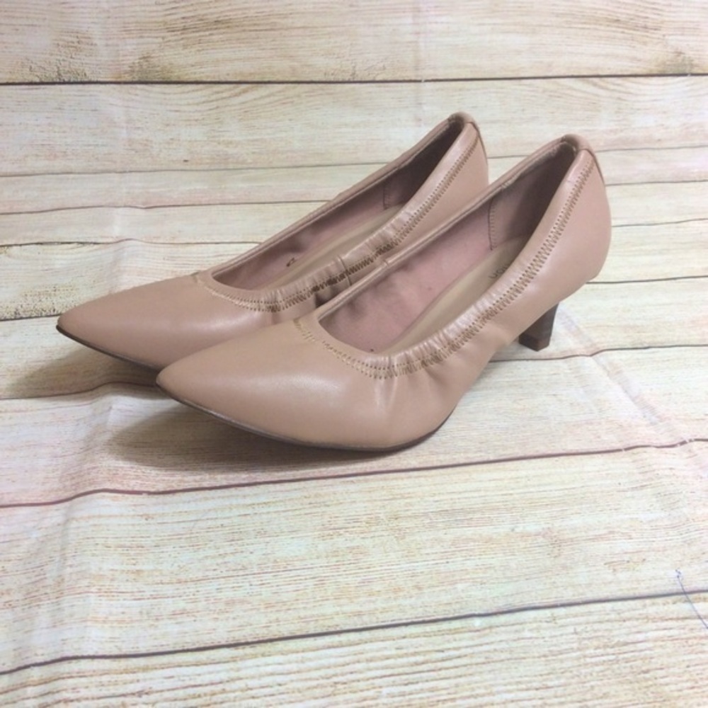Clarks, Grace Eva pale pink leather heels. Size 7.5